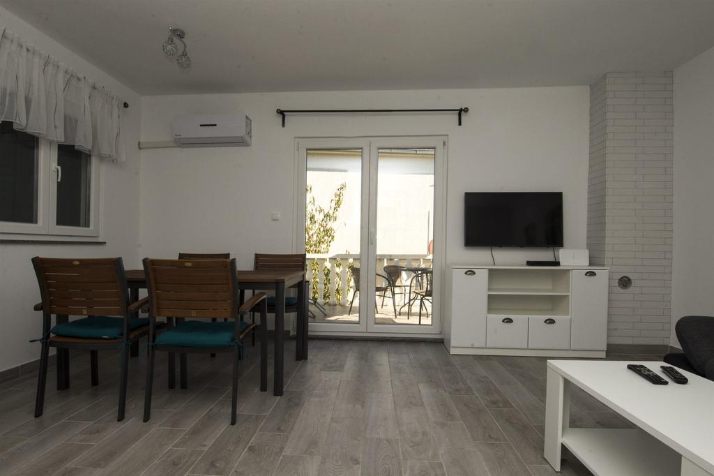 Apartment Jure สลาทิเน ภายนอก รูปภาพ