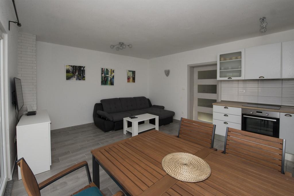 Apartment Jure สลาทิเน ภายนอก รูปภาพ